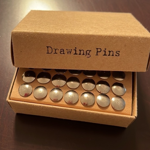 Thumb tacks for crafts or office - Picture 2 of 6
